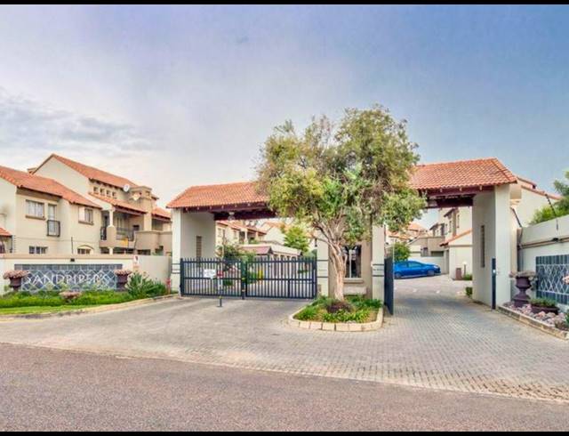1 BEDROOM APARTMENT FOR SALE IN GLEN MARAIS
